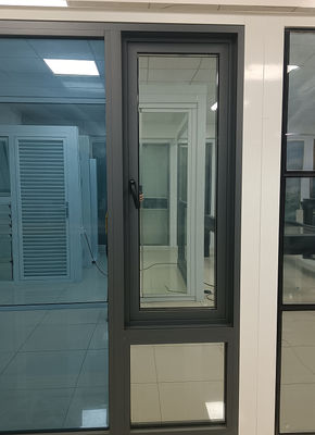 Nowoczesne, wychylające się okna z podwójnym szkłem