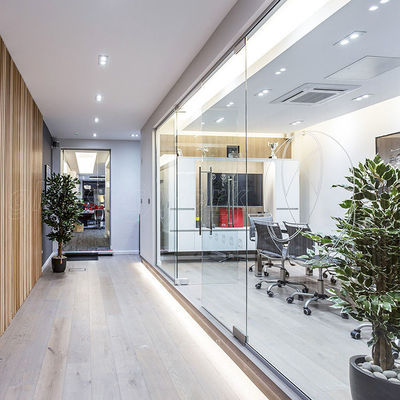 Aluminiowa ramka Szklana ściana komory Wymiar dostosowany z drzwiami