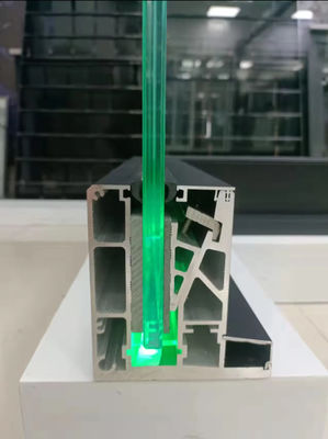Lamel U Channel Glass Balustrade Installacja montowana na górze ze szkłem laminowanym