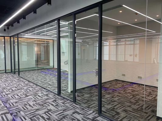 Izolowane, ocieplone, przezroczyste szkło, aluminiowe, huśtawcze drzwi kuchenne