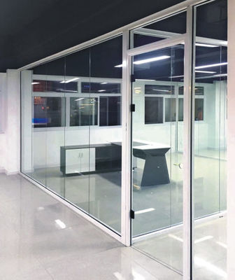 Izolowane, ocieplone, przezroczyste szkło, aluminiowe, huśtawcze drzwi kuchenne