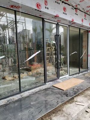 Bezpieczeństwo Aluminiowe ramy swingowe drzwi dostosowane z powłoką fluorowęglową