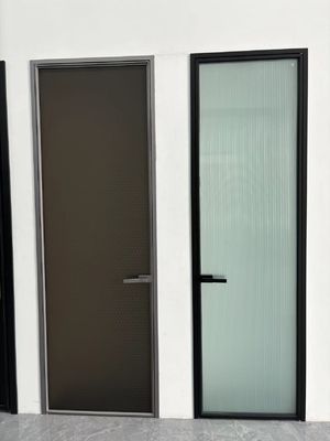 Wnętrze z aluminium drzwi swingowe