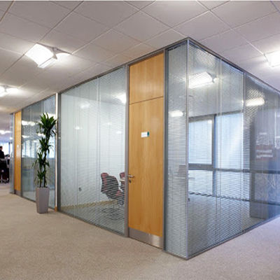 Niestandardowe Office Glass Office Partitions Oszczędność przestrzeni Frosted Glass Partition