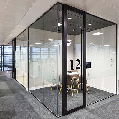 Odsłoneczne ściany przegrody z szkła biurowego powlekane proszkiem Profil aluminiowy z drzwiami