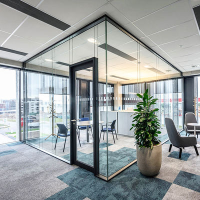 Ściana rozdzielcza ze szkła ciężkiego użytku Bezpieczeństwo Ściana rozdzielcza ze szkła o profilu aluminium