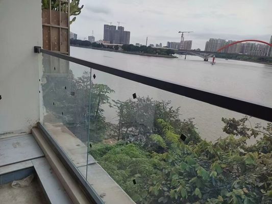 Bezramkowa aluminiowa bariera szklana U-kanału prostokątna balustrada U-kanału