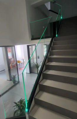 U Channel Aluminium Glass Balustrade z LED Light dla balkonów zewnętrznych