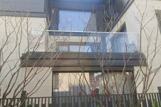 Balkon Aluminium U Channel Szklane Relowanie Zrównoważona balustrada U Channel