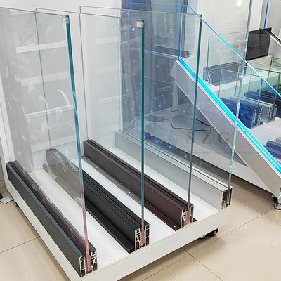 Nowoczesny projekt balustrady ze szkła temperowanego
