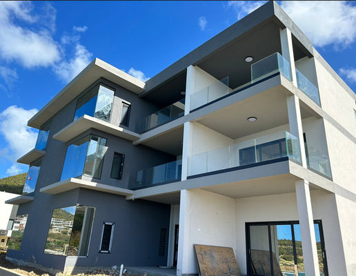 Czarne aluminiowe balustrady szklane U Channel Stabilne aluminiowe balustrady szklane