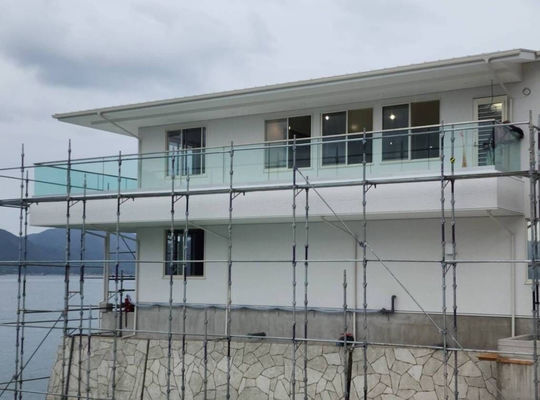 LED Światło Szklane Balustrady Aluminiowe Nowoczesne Ogrody Bezramkowe Szklane Ogrody Balkony Zewnętrzne