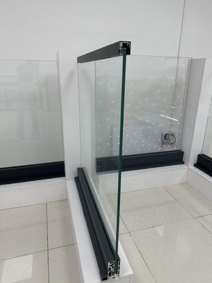 Aluminiowa balustrada szklana U-kanału odporna na warunki pogodowe