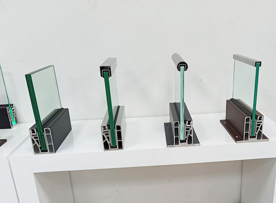 Aluminiowa balustrada szklana U-kanału odporna na warunki pogodowe