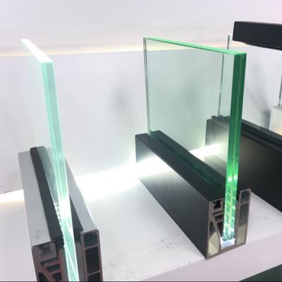 Stabilny balkon ze szkła hartowanego balustrady Szkło U system kanału z aluminium klamry