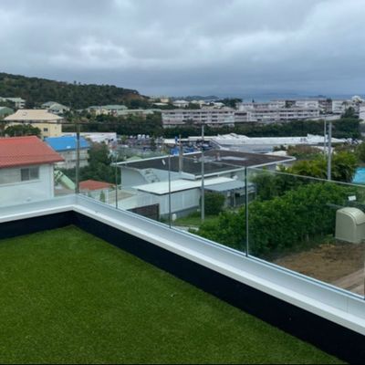 Nowoczesne balustrady balkonów zewnętrznych