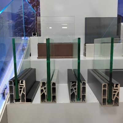 Nowoczesne balustrady balkonów zewnętrznych