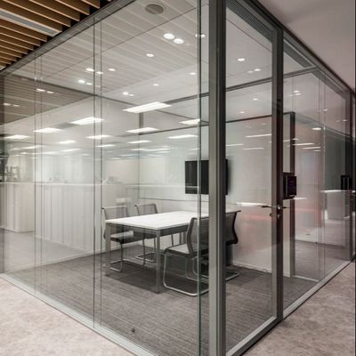 Aluminiowe podwójne szklane drzwi huśtawkowe Sklep z przodu Aluminiowe podwójne drzwi zawiasowe