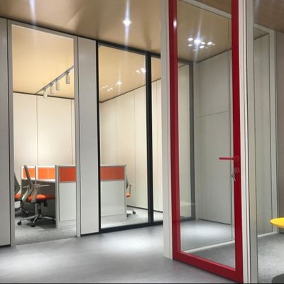 Aluminiowe podwójne szklane drzwi huśtawkowe Sklep z przodu Aluminiowe podwójne drzwi zawiasowe