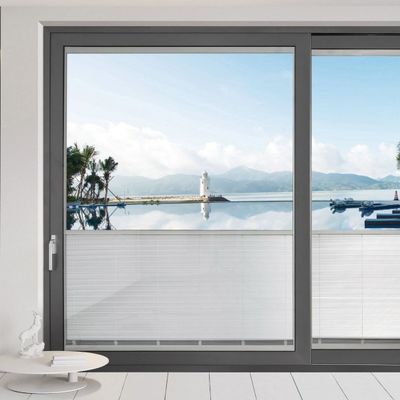 Apartamentowe lub mieszkaniowe drzwi przesuwne z aluminium w nowoczesnym stylu projektowania z funkcją zapobiegania oparom olejowym