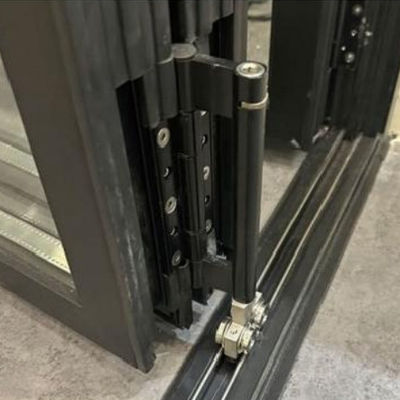 Nowoczesny wnętrze patio Szkło wodoodporne system drzwi dwustronnych aluminiowych do restauracji