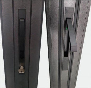 Aluminiowe systemy drzwi z przesuwanym złożonym Wodoszczelne składane termicznie złamane Dźwiękoodporne Szklane drzwi