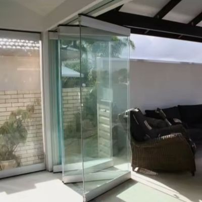 Bezramkowe Szklane Drzwi Składane Wnętrze Sklep Czarne Składane Patio Drzwi Aluminiowe Dwakręte Drzwi Białe