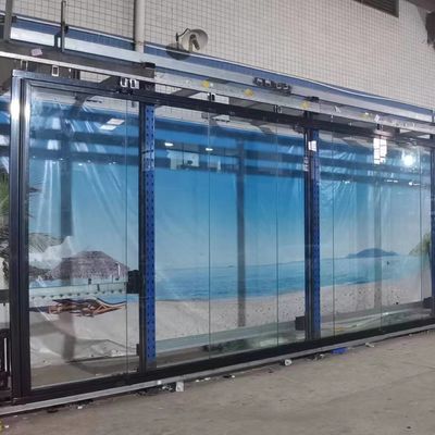Bezpieczny mechanizm zamykania Aluminiowe składane drzwi szklane w kolorze srebrnym/białym/czarnym/spersonalizowane dla instytucji edukacyjnych