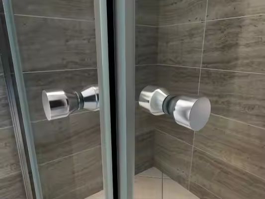 Aluminiowe drzwi wnętrza łazienki aluminiowe ściany pod prysznicem ze szkłem hartowanym