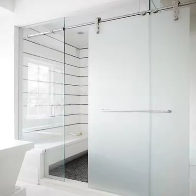 Zindywidualizowana aluminiowa przegródka do łazienki z grubością profilu 1,4 mm i szkłem zamrożonym