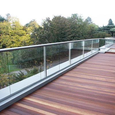 System balustrady szklanej z 12 profilami aluminiowymi