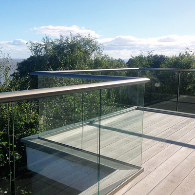 System balustrady szklanej z 12 profilami aluminiowymi