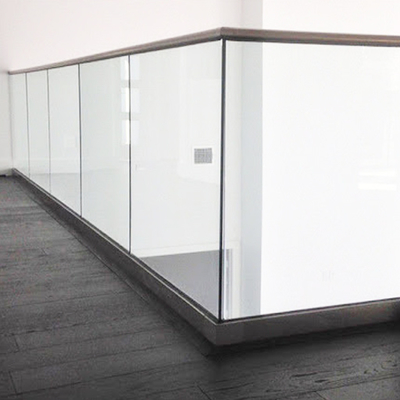 System balustrady szklanej z 12 profilami aluminiowymi
