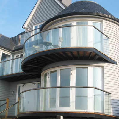 Aluminiowe płaskie, zakrzywione, bezramkowe budynki ze szklanym panelem balkonem balustradą