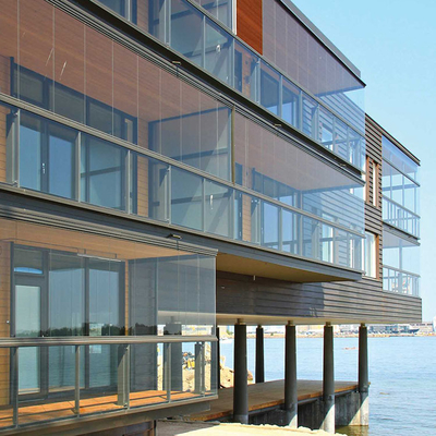 Aluminiowe płaskie, zakrzywione, bezramkowe budynki ze szklanym panelem balkonem balustradą