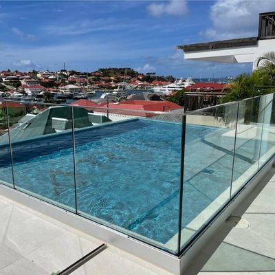 Nowoczesny design Szklany ogrodzenie Balkon Ręcznik U Channel Szklane balustrady dla wnętrza zewnętrznego