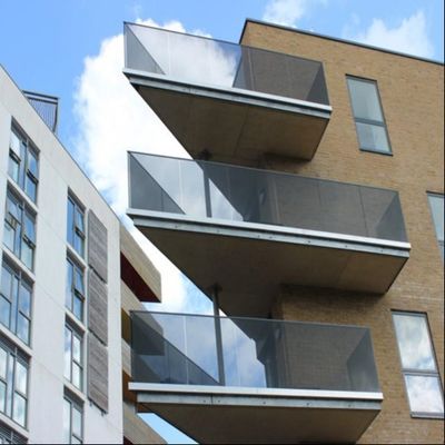 Nowoczesne 8+8mm Laminated Tempered Glass Railing z Aluminium U Channel dla trwałości i 5+ lat gwarancji