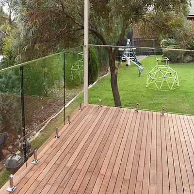 Aluminium U Channel Szklane Relingi Bez ramy 12mm Szkło hartowane Zestawy balustrad z kompozytu zewnętrznego